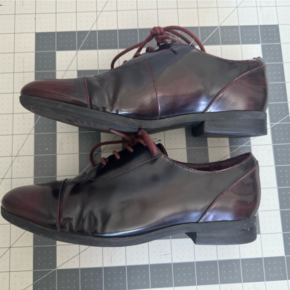 Clark's leather oxfords in burgundy shine size 7.5 - Picture 5 of 6